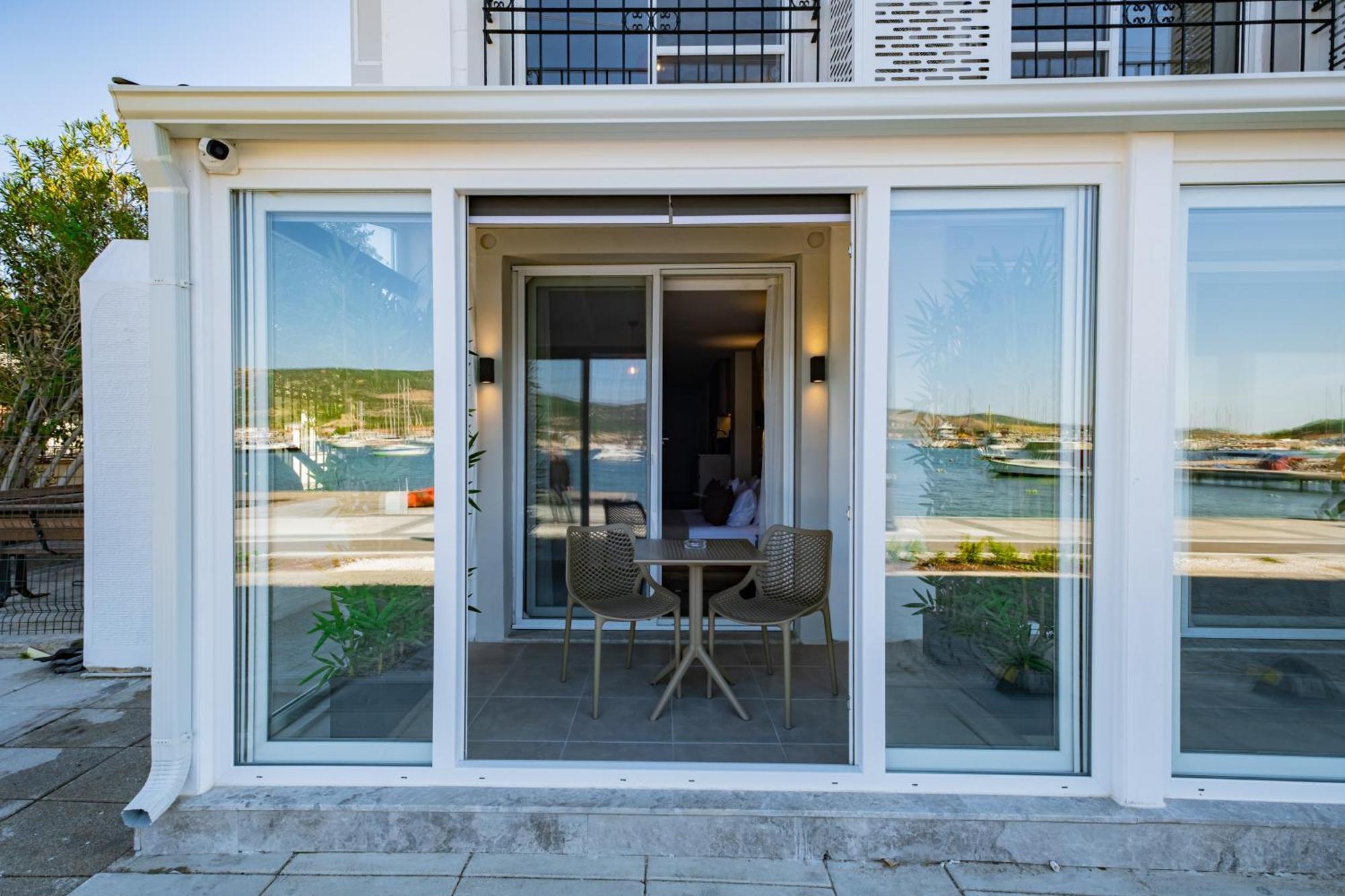 Bd Suites Foça Esterno foto