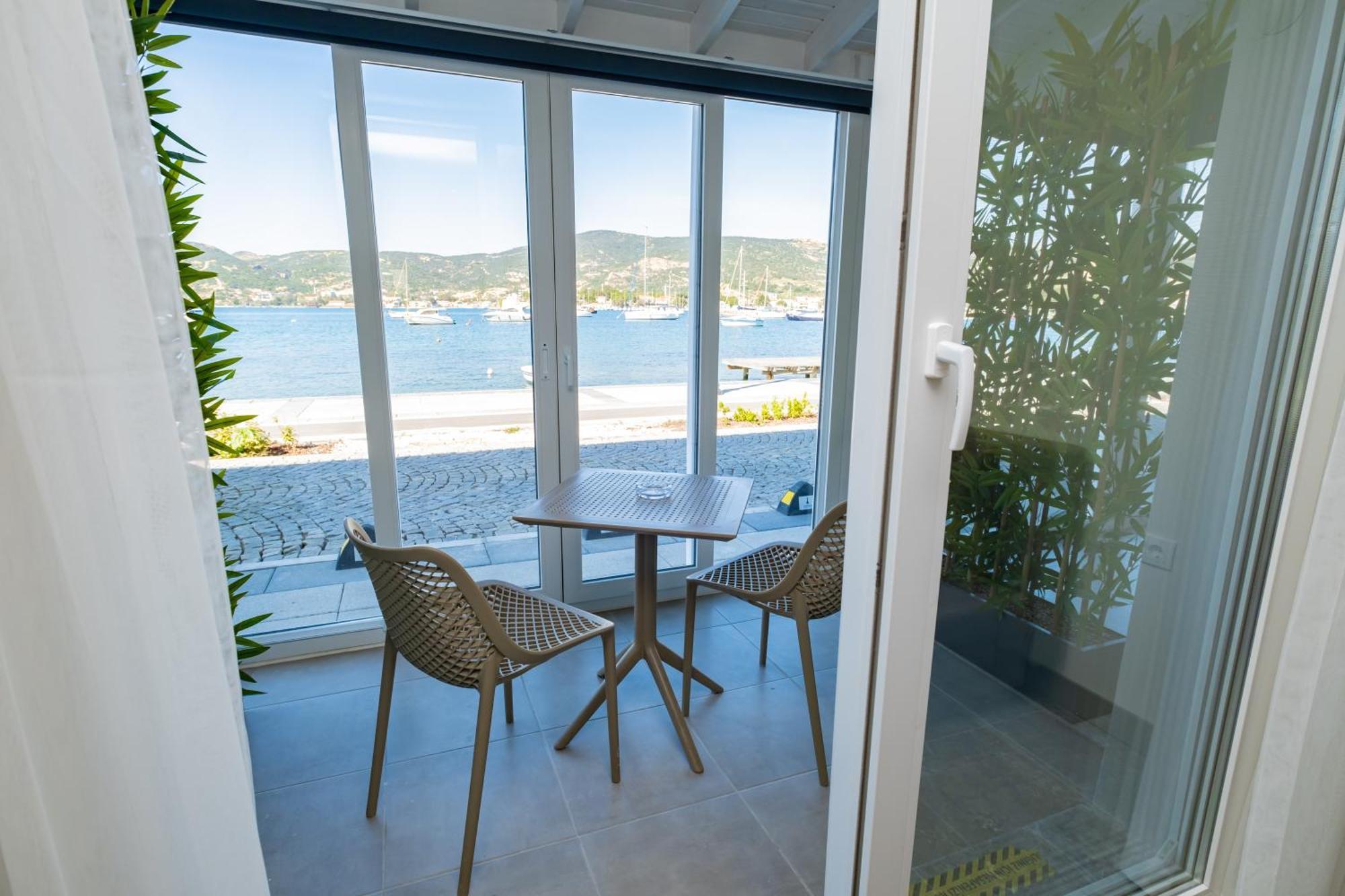 Bd Suites Foça Esterno foto